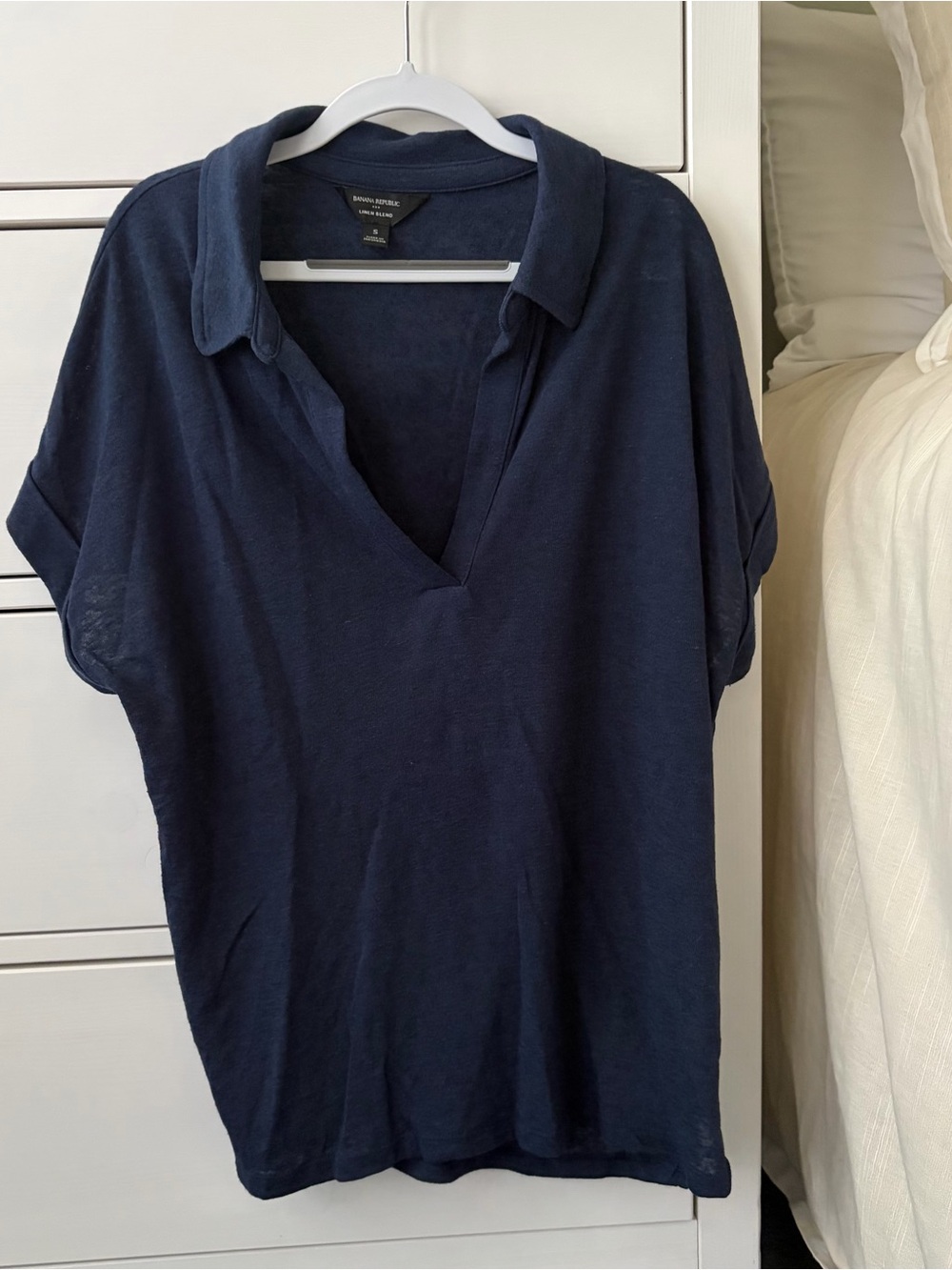 Banana Republic Navy Short Sleeve Polo-Style V-Neck Tee